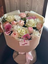 Букет цветов из:  Орхидеи, Розы и Гвоздики в Борисово