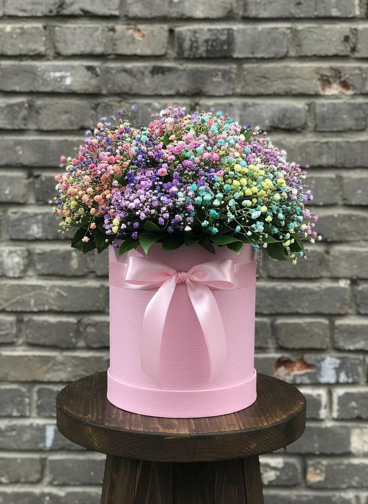 Цветочная композиция из Гипсофила и Розы в шляпной коробке в Борисово