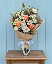 Букет цветов из:  Альстромерии, Лизиантусы, Розы и Хризантемы в Борисово