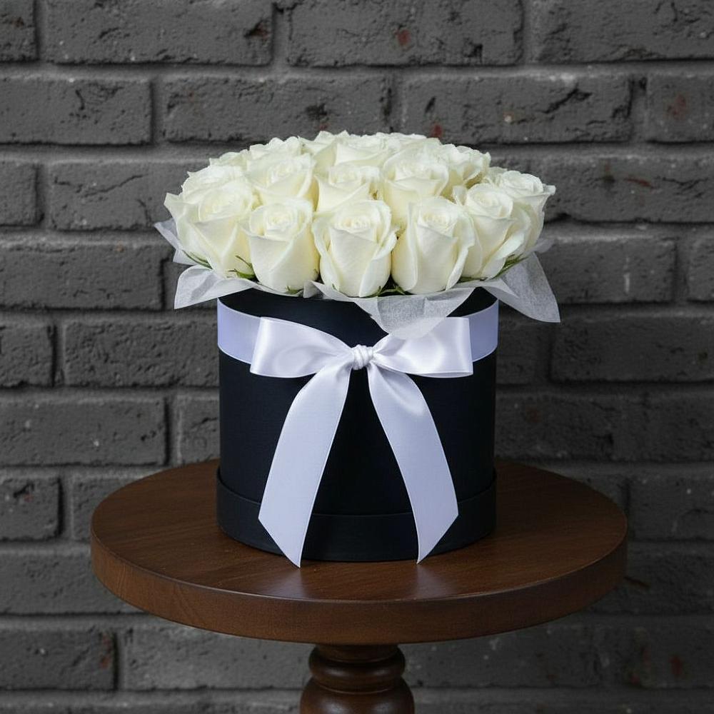 Цветочная композиция из Розы в шляпной коробке в Борисово