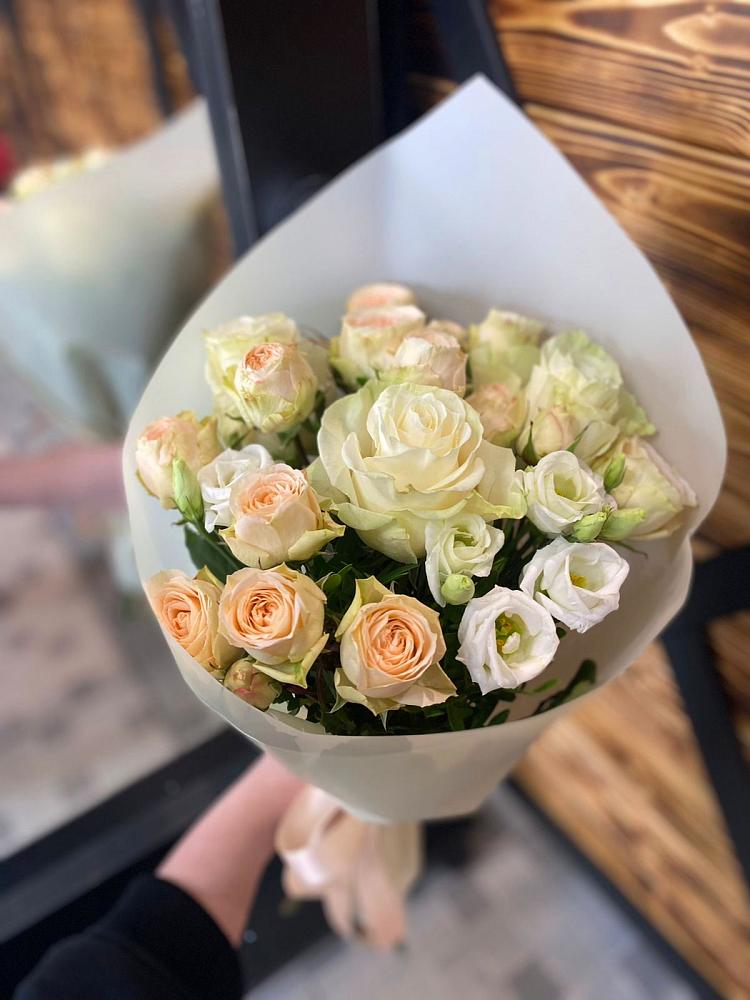 Букет цветов из: Розы и Лизиантусы в Борисово